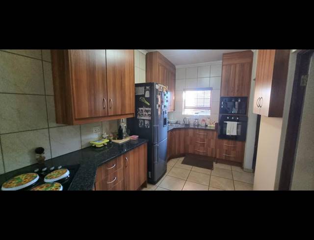 4 BEDROOM HOUSE FOR SALE IN AMBERFIELD